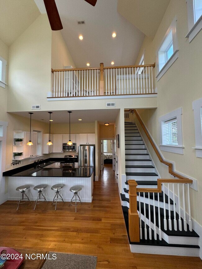 Building Photo - 819 Meadowsweet Ln