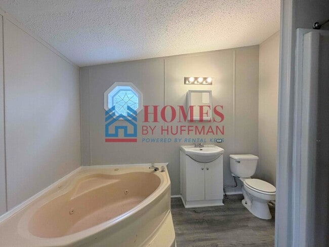 Building Photo - Three Bedroom | Two Bath House