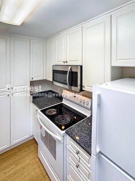 Building Photo - 2520 Walters Way