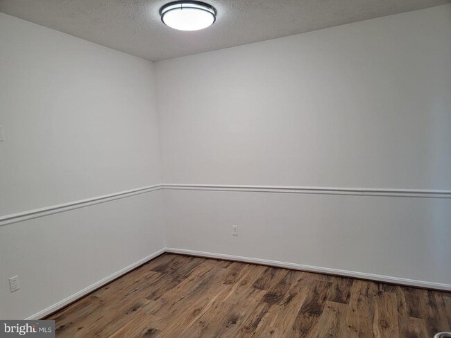 Building Photo - 4197 Drake Ct