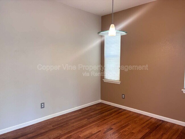 Building Photo - 900 Treece St