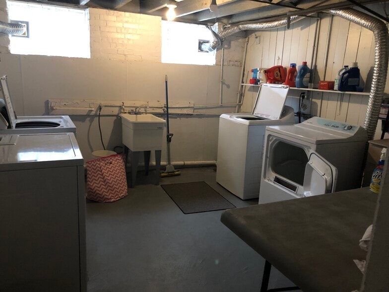 Building Photo - 1567 Wagar Ave