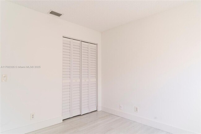 Building Photo - 719 Stanton Dr