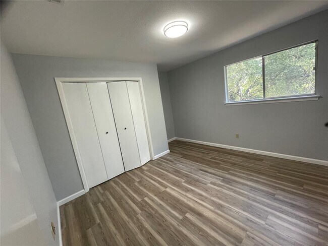 Building Photo - 8306 Hanbridge Ln