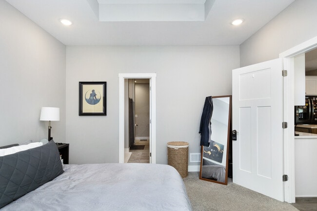 Building Photo - 915 Fairman Dr