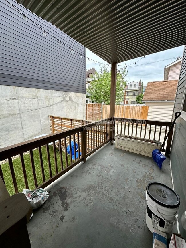 Building Photo - 190 49th St