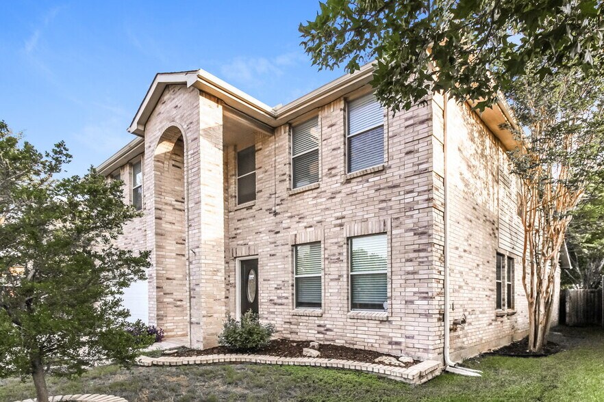 Building Photo - 2033 Shawnee Trail