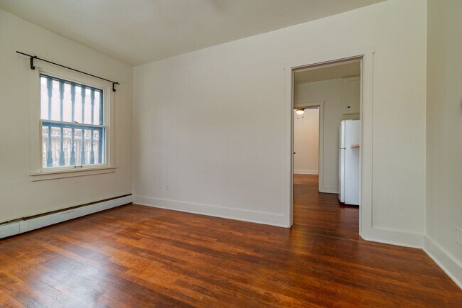 Building Photo - Acequia Madre -452