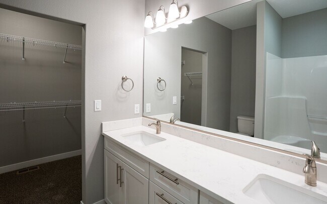 Building Photo - Beautiful 4 Bedroom Home! 3 Car Garage, NE...