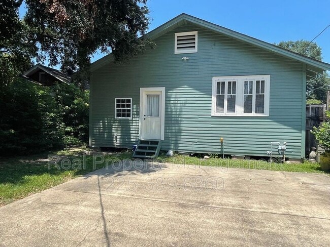 Building Photo - 1836 Oleander St