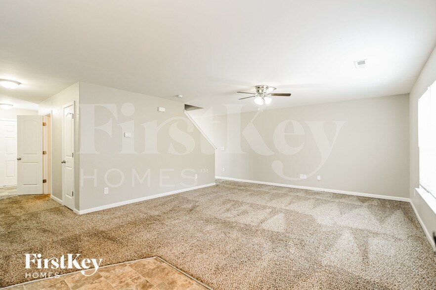 Building Photo - 9017 Sharpes Cir