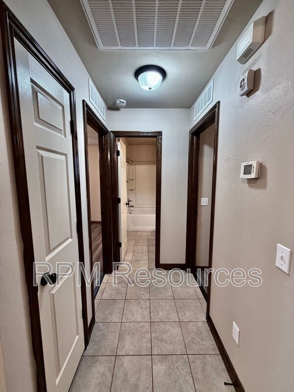 Building Photo - 5601 Sanderling Rd