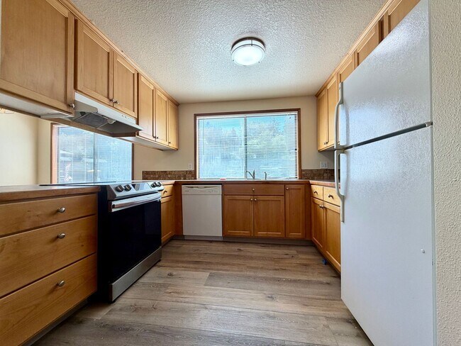 Building Photo - 0152-01F - Elm Tree Garden Apartments F