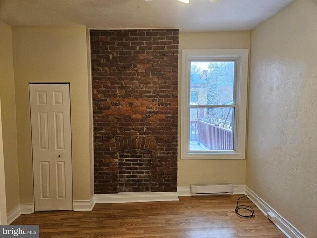 Building Photo - 246 S St Clair St