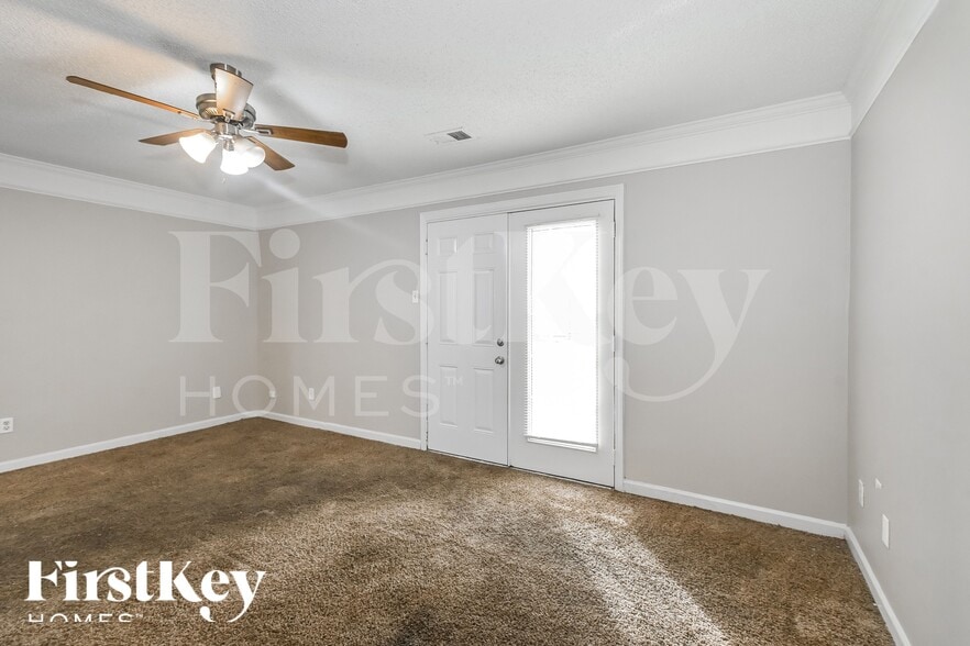 Building Photo - 5855 Plum Valley Dr