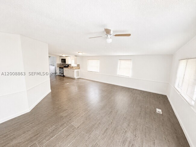 Building Photo - 3028 SW 50th St