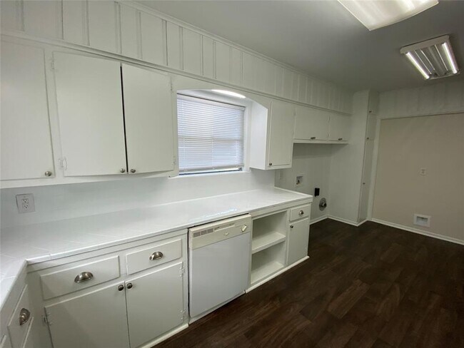 Building Photo - 1015 N Arcola St
