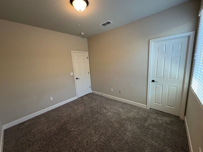 Building Photo - Lovely SE Tulare available now!