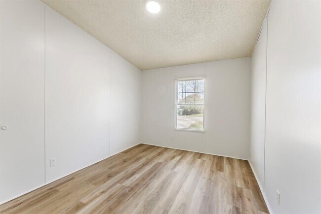 Building Photo - 16438 N Emerson Cir