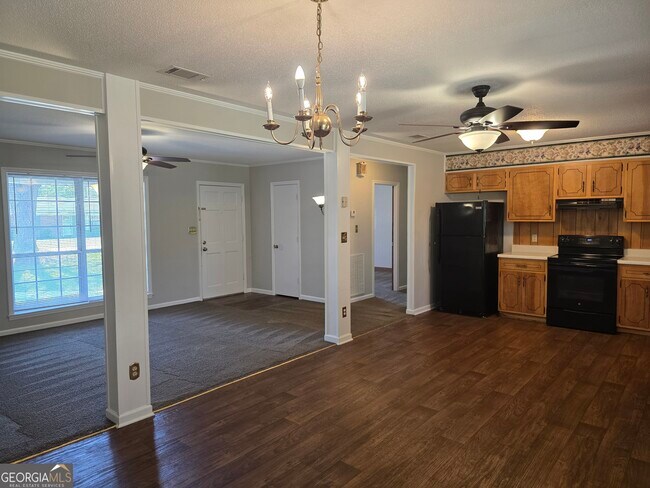 Building Photo - 406 Hickory St