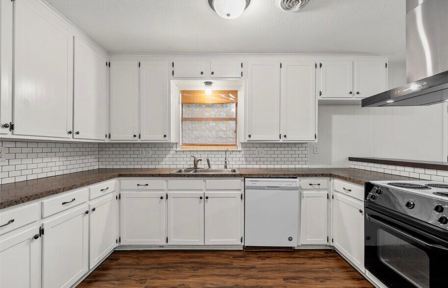 Building Photo - 8718 Panther Dr