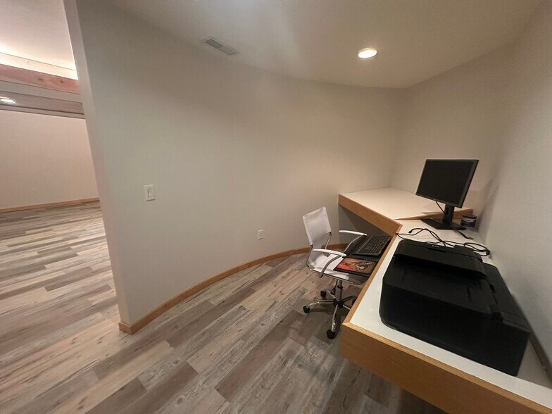 Building Photo - 909 S Midvale Blvd