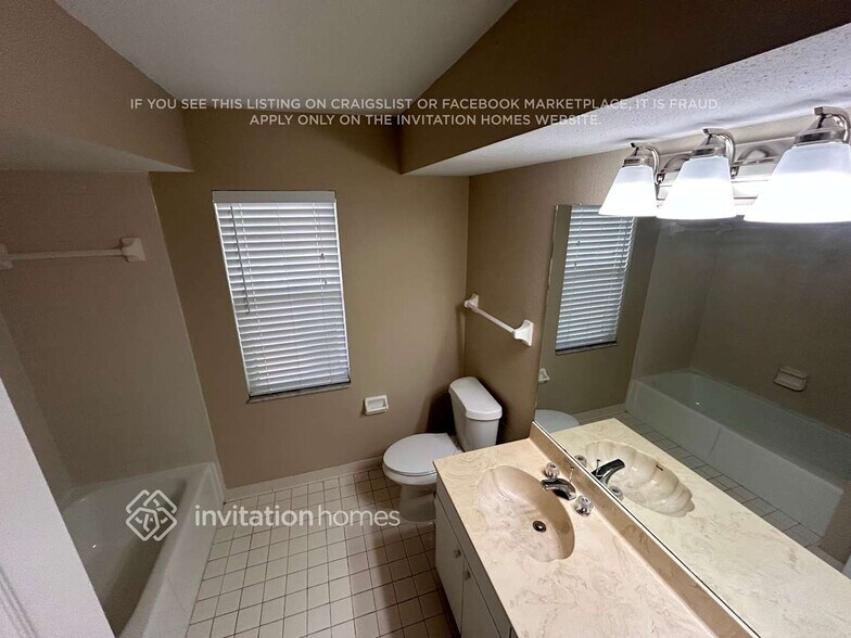 Building Photo - 5697 Country Lakes Dr