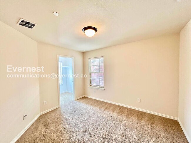 Building Photo - 3 Bed/2.5 Bath Townhome with Garage / Pet-Friendly / Vouchers Accepted / Available Now!