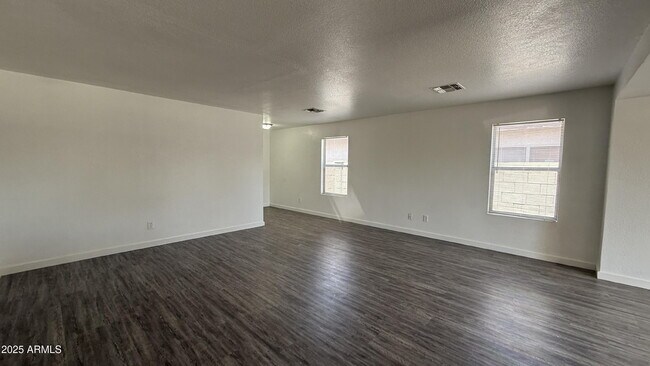 Building Photo - 679 W Jardin Dr