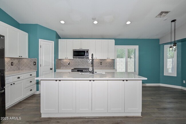 Building Photo - 18203 N 85th Dr