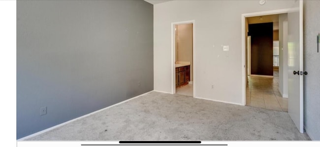 Building Photo - 806 W 24th St