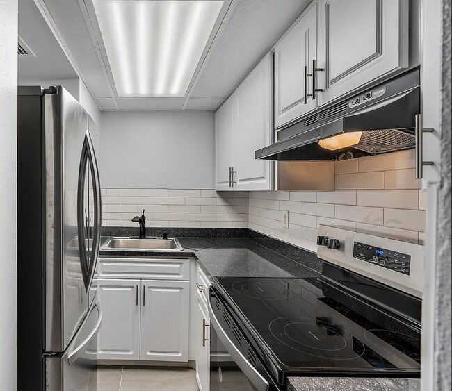 Interior Photo - Splendid unit near the beach