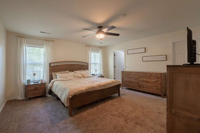 Building Photo - Available mid June!