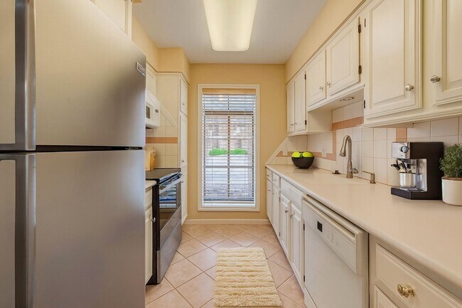 Building Photo - 1311 Antoine Dr