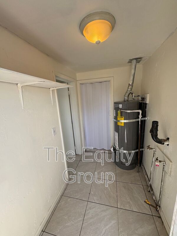 Building Photo - 326 S L St