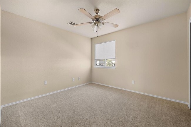 Building Photo - 208 Creston St