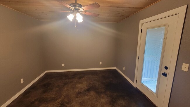 Building Photo - 1 Bedroom/1 Bathroom Apartment in Batesville