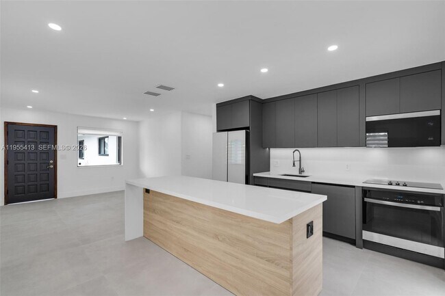 Building Photo - 1293 SW 22nd Ave