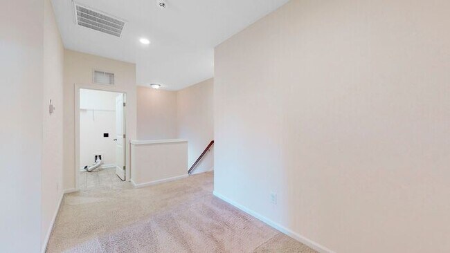 Building Photo - Inviting End Townhome with Loft, Granite Kitchen & 2-Car Garage , Near RTP, RDU, I-40 & I-540
