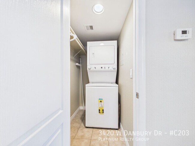 Building Photo - 3420 W Danbury Dr