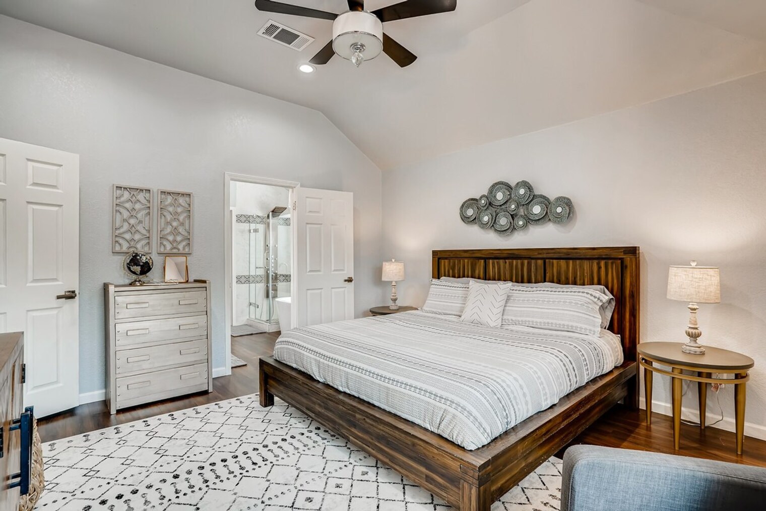 Building Photo - 2201 Rosemary Ln