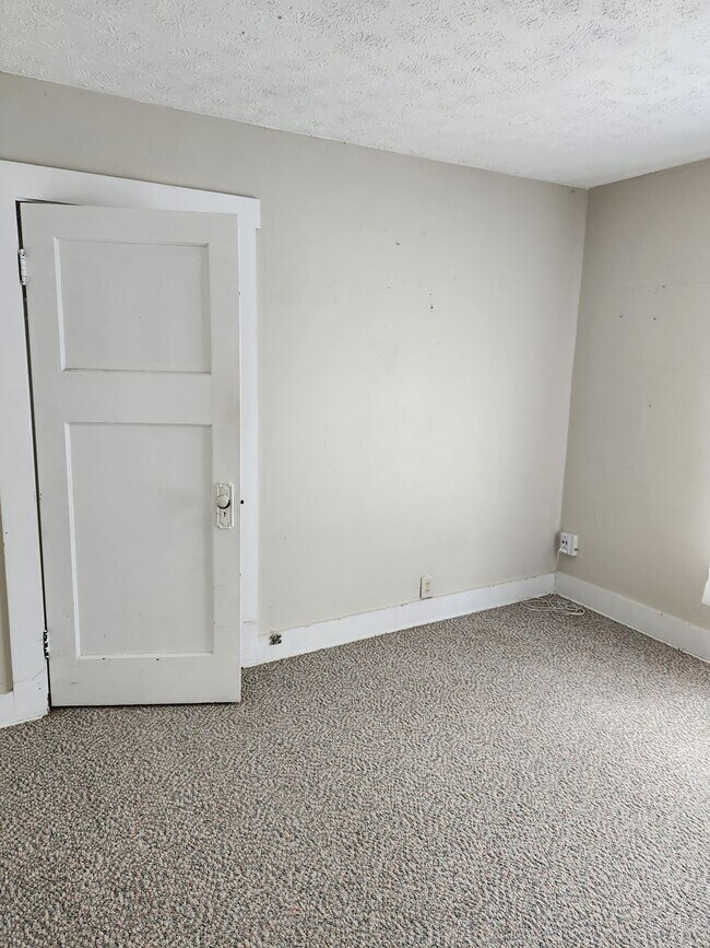 Building Photo - Duplex