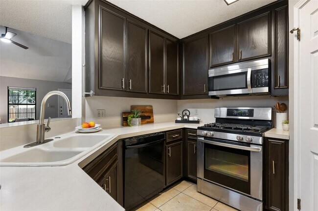 Building Photo - 2306 Alimony Cove