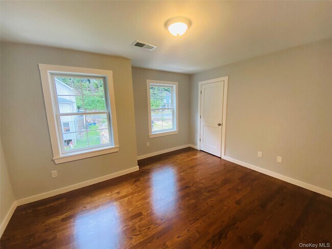 Building Photo - 6 Sweezy Ave