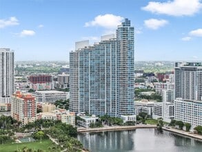 Building Photo - 2020 N Bayshore Dr
