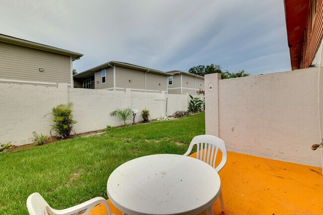Building Photo - 929 Ariana St