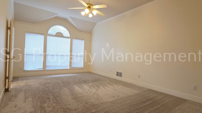 Building Photo - 1304 Hillcrest Dr