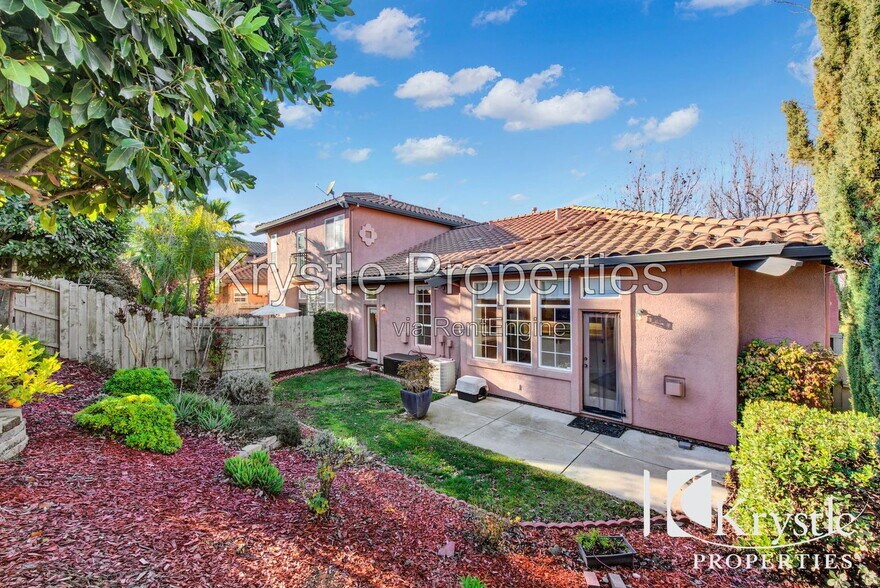 Building Photo - 8401 Benavente Ct