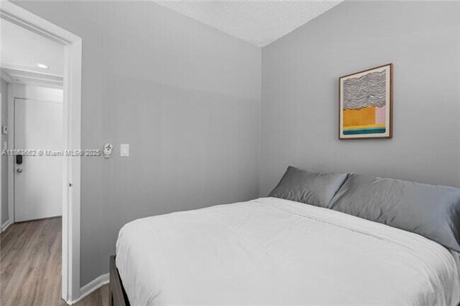 Building Photo - 1320 Drexel Ave