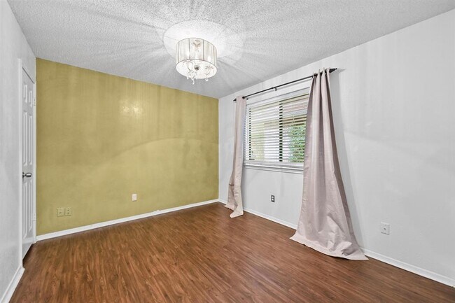 Building Photo - 7811 Finch Trail